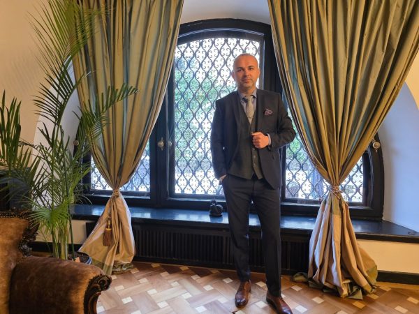 Eduard Petrescu: Brandurile B2B locale care nu ies vizual în evidență riscă să devină invizibile. Steagurile direcționale sunt soluția